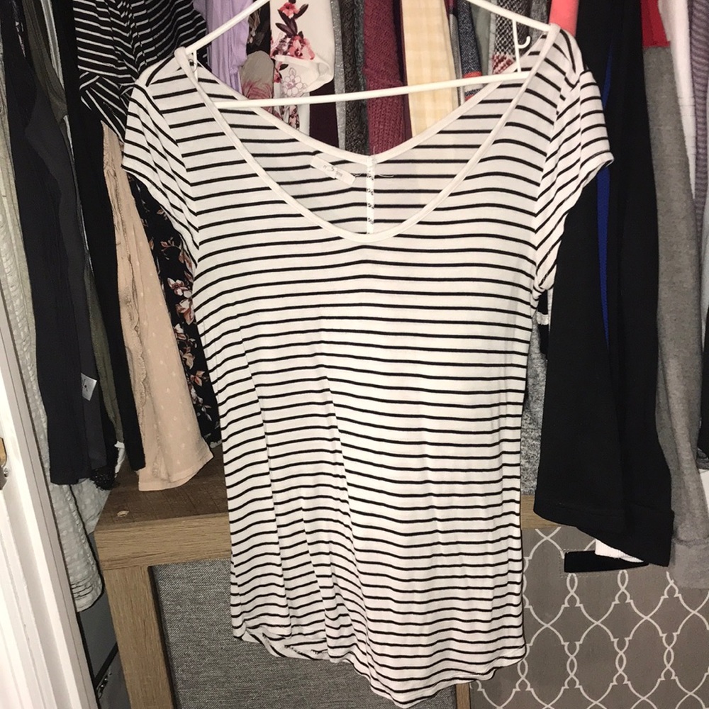 Short sleeve tee
